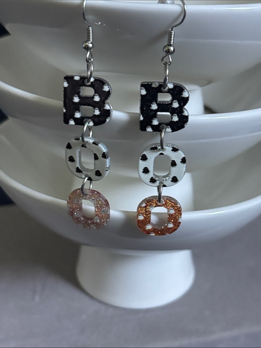 Women’s Black, White & Red Drop Earrings - BO Pattern - Picture 3 of 4